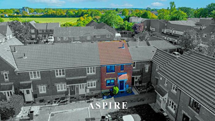 3 Bedroom Terraced House For Sale In Warren Drive, Basildon, SS14