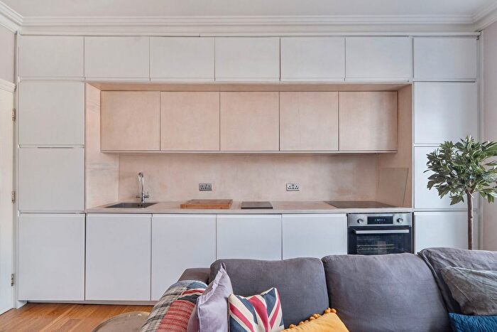 1 Bedroom Flat For Sale In Richmond Road, Twickenham, TW1