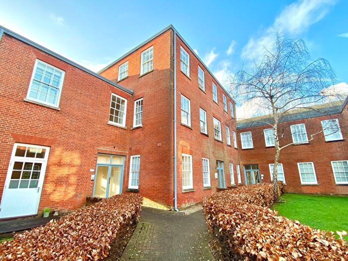2 Bedroom Flat For Sale In Knowle Avenue, Fareham, PO17