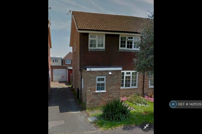 4 Bedroom Semi-Detached House To Rent In Southway, Guildford, GU2