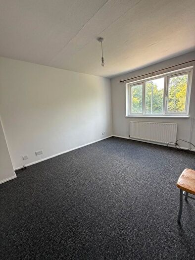 1 Bedroom Flat To Rent In B Cockfosters Road, Barnet, EN4