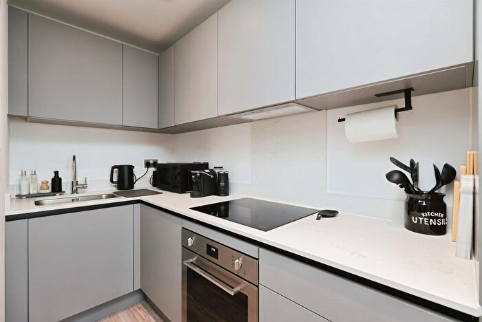 1 Bedroom Flat For Sale In Cherry Tree Road, Watford, WD24