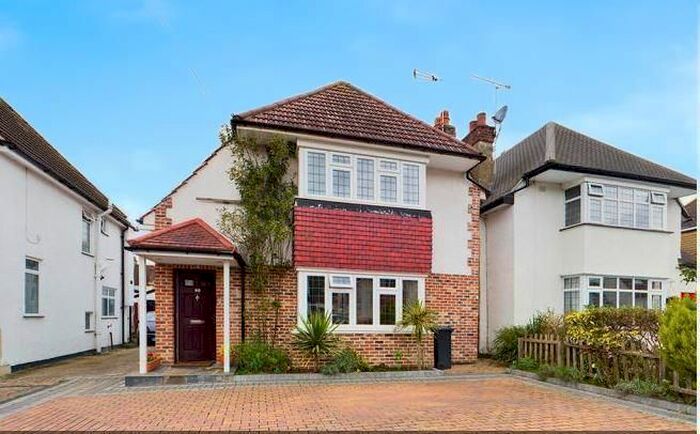 3 Bedroom Detached House To Rent In Mount Pleasant, Ruislip, HA4