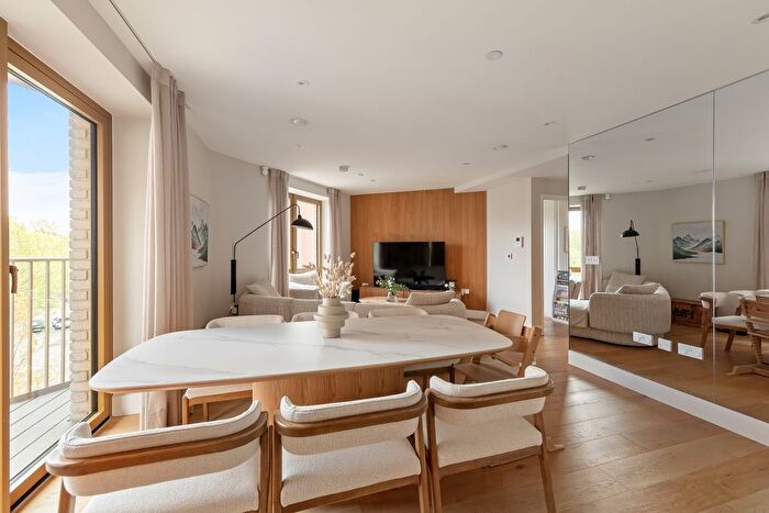 2 Bedroom Flat For Sale In Lily House, Capital Interchange Way Brentford, TW8