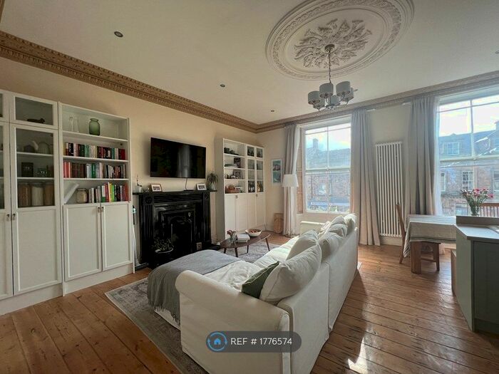 2 Bedroom Flat To Rent In Market Place, Barnard Castle, DL12