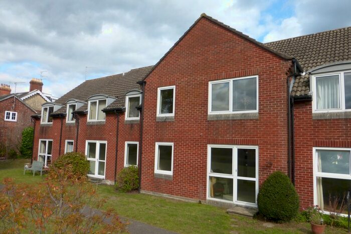 1 Bedroom Flat To Rent In Salisbury Road, Fordingbridge, SP6