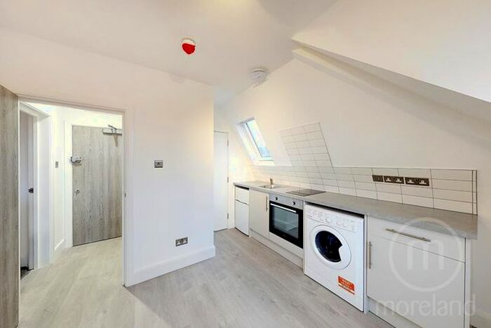 Studio To Rent In Finchley Road, London, NW11