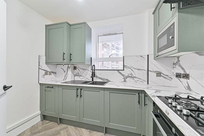 2 Bedroom Flat For Sale In Dog Kennel Hill Estate, East Dulwich, London, SE22