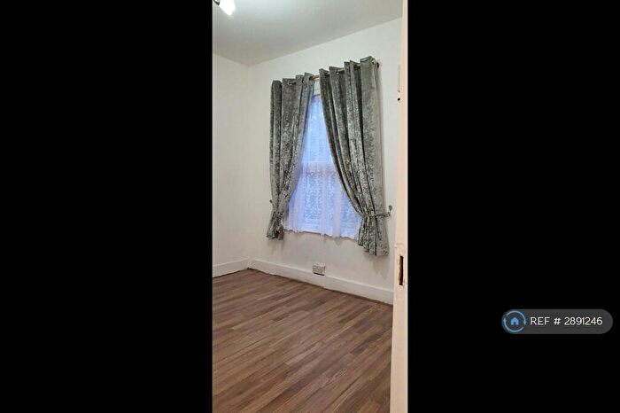 2 Bedroom End Of Terrace House To Rent In Luton, Luton, LU1