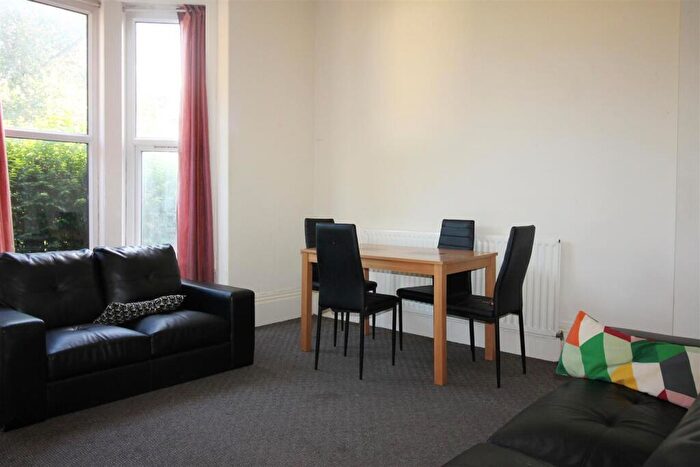 4 Bedroom Flat To Rent In Hanover Square Gff, Hyde Park, Leeds, LS3