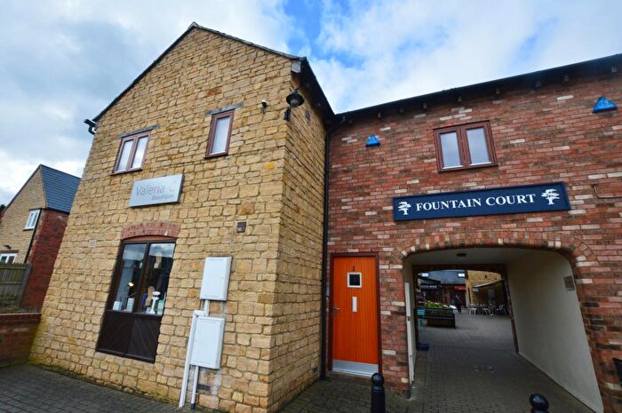 2 Bedroom Flat To Rent In Fountain Court, Olney, MK46
