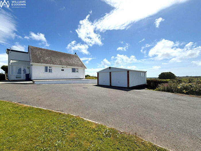 4 Bedroom Detached Bungalow For Sale In Carmel, Llanerchymedd, Anglesey, LL71