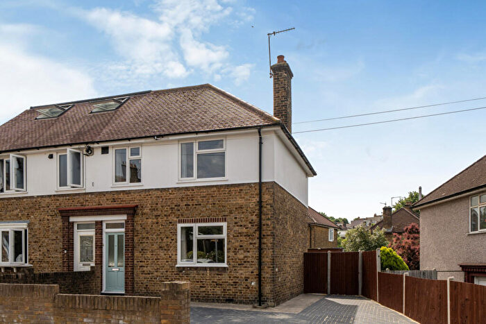 3 Bedroom Semi Detached House For Sale In Tallis Grove, London, SE7