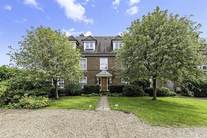 2 Bedroom Apartment To Rent In Sandhills, Walton On The Hill, Walton On The Hill, KT20