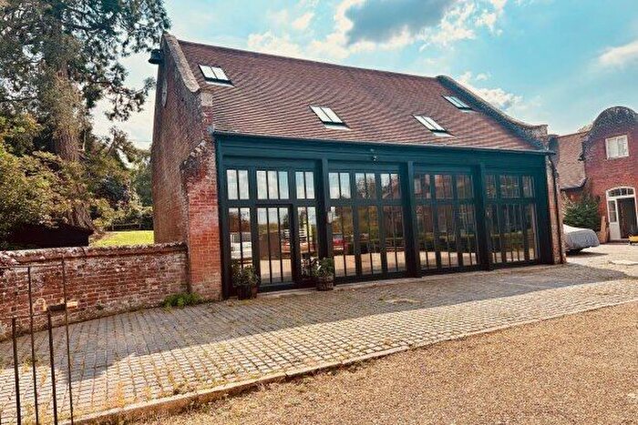 2 Bedroom Property To Rent In Sandle Manor, Fordingbridge, SP6