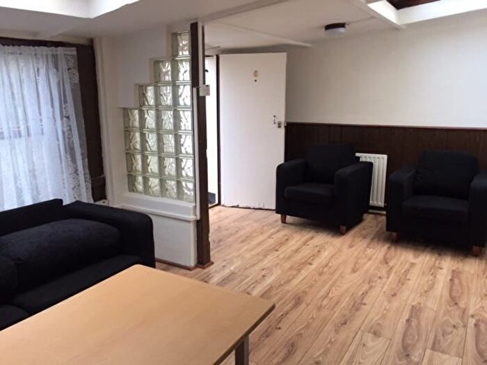 2 Bedroom Flat To Rent In Wightman Road, Manor House, N4