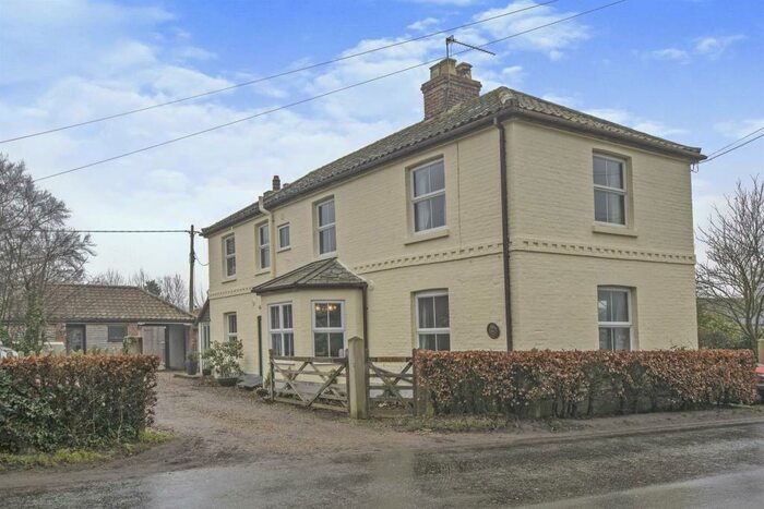 4 Bedroom Detached House For Sale In The Street, Swafield, North Walsham, NR28