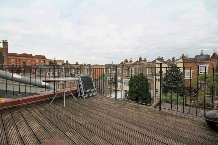 1 Bedroom Flat To Rent In Seven Sisters Road, Finsbury Park, London, N4