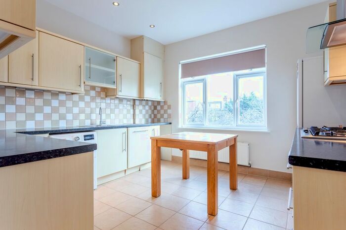 2 Bedroom Flat To Rent In Carlyle Road, London, W5