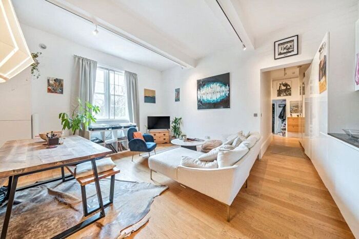 2 Bedroom Flat For Sale In Drapers Road, London, N17