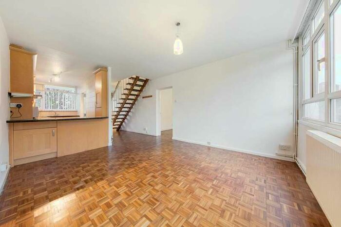 3 Bedroom Flat To Rent In Kersfield Road, East Putney, SW15