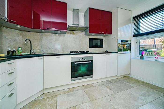 3 Bedroom Terraced House For Sale In Morgan Close, Luton, Bedfordshire, LU4