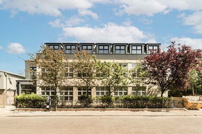 1 Bedroom Flat To Rent In Victoria Villas, Richmond, TW9