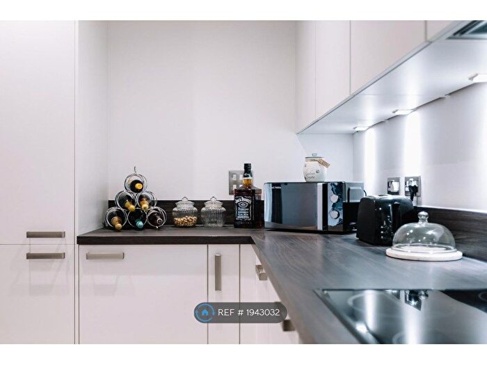 2 Bedroom Flat To Rent In Crowthorne Road, Bracknell, RG12