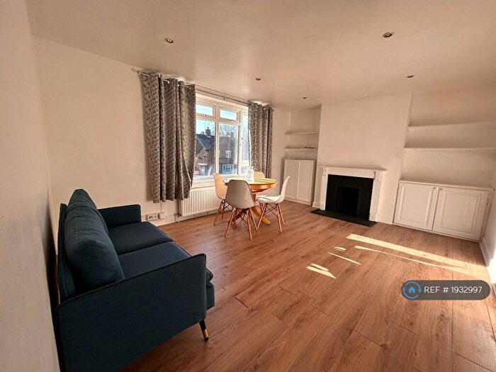 2 Bedroom Flat To Rent In Elgar House, London, N8
