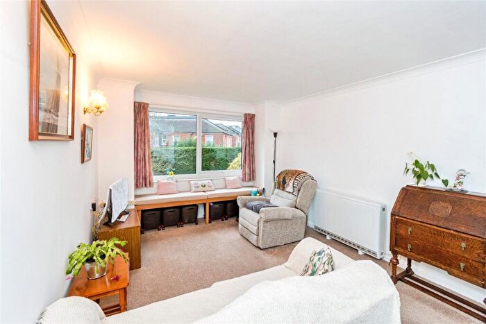 2 Bedroom Apartment For Sale In Chestnut Court (Southampton), Southampton, SO17
