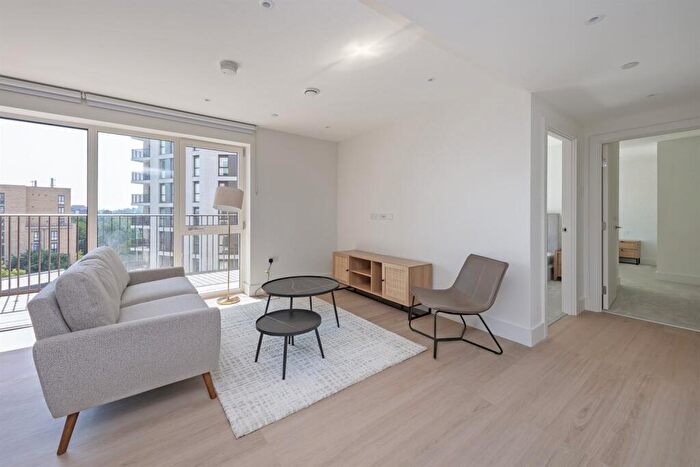 2 Bedroom Apartment To Rent In Botanical Apartments, Bow Green, E3