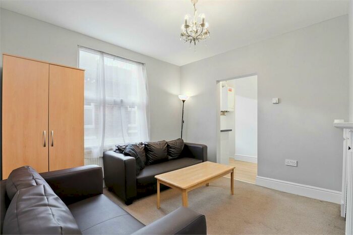 4 Bedroom Maisonette To Rent In Chapter Road, Willesden, London, NW2