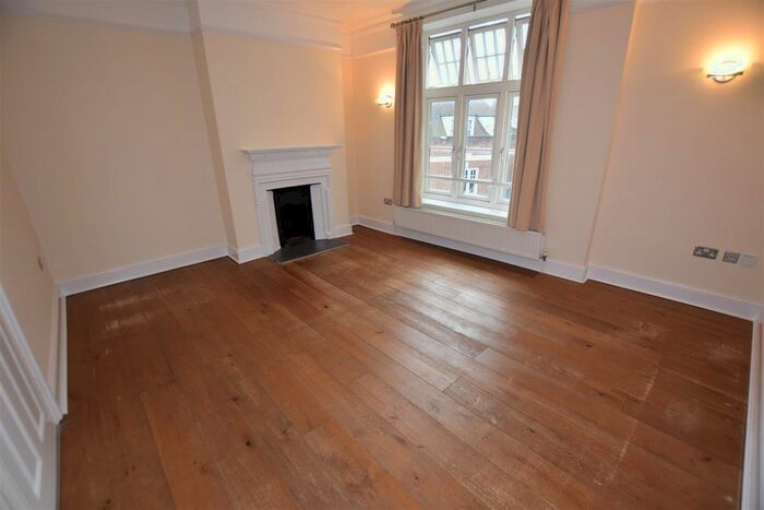 2 Bedroom Flat To Rent In The Green, London, W5