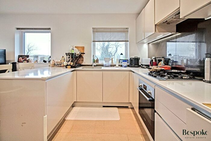 2 Bedroom Flat For Sale In Champlain Street, Reading, RG2