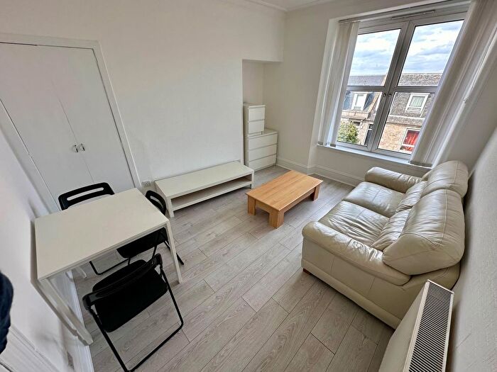 2 Bedroom Flat To Rent In Rosemount Place, Aberdeen, AB25