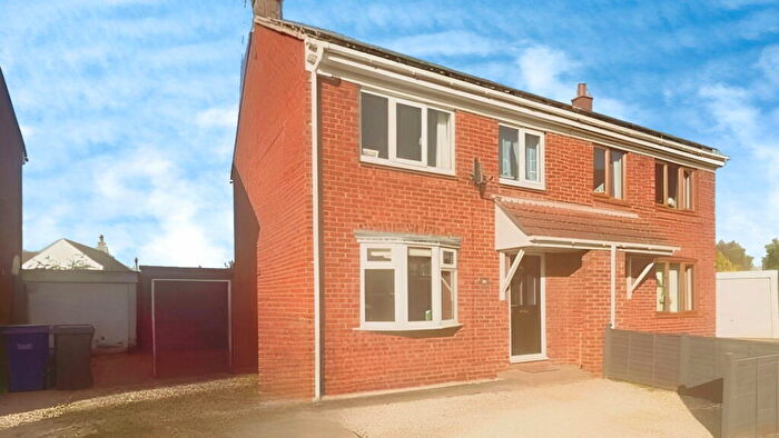 3 Bedroom Semi-Detached House For Sale In Marsh Lane Gardens, Kellington, DN14