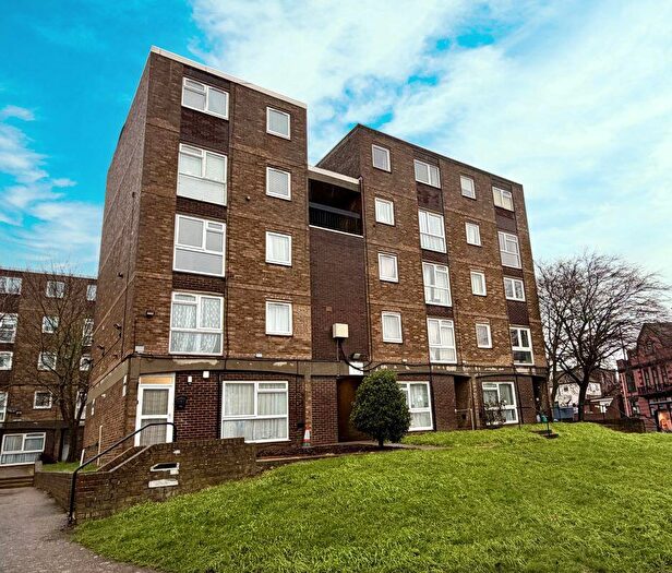 2 Bedroom Flat For Sale In Flat Aveling Court, North Street, Strood, ME2