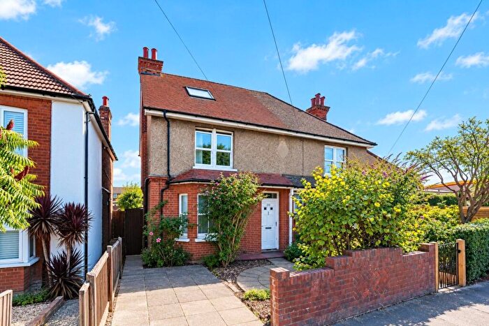 4 Bedroom Semi Detached House For Sale In Worplesdon Road, Guildford, GU2