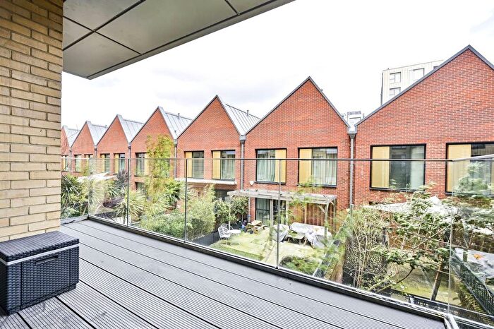 2 Bedroom Flat To Rent In Westbourne Apartments, Fulham, London, SW6