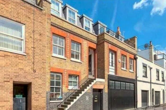 3 Bedroom Flat To Rent In Weymouth Mews, London, W1G