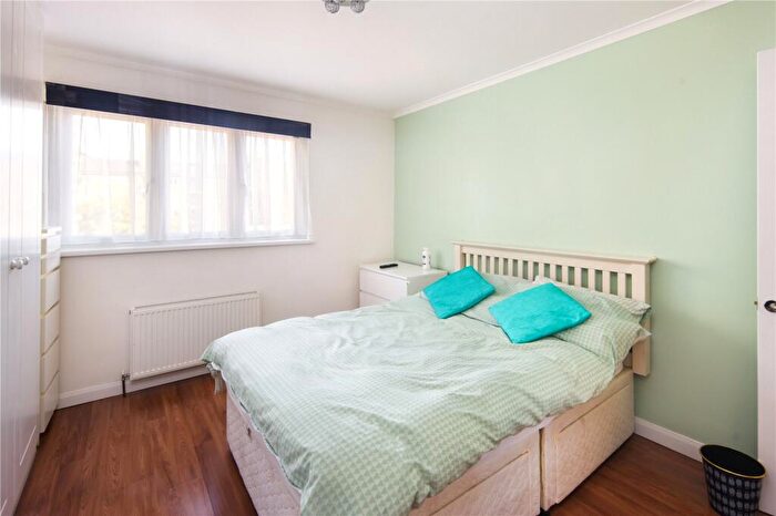 4 Bedroom Terraced House For Sale In Chambord Street, London, E2