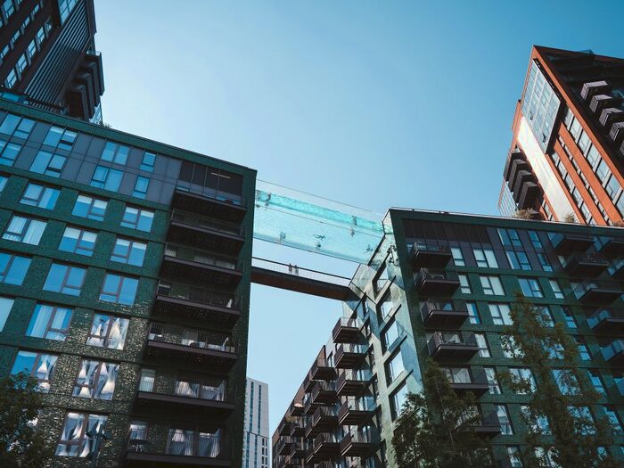 2 Bedroom Flat To Rent In Viaduct Gardens, London, SW11