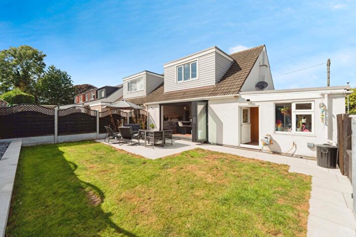 3 Bedroom Semi-Detached House For Sale In Lyon Road, Eastburn, BD20