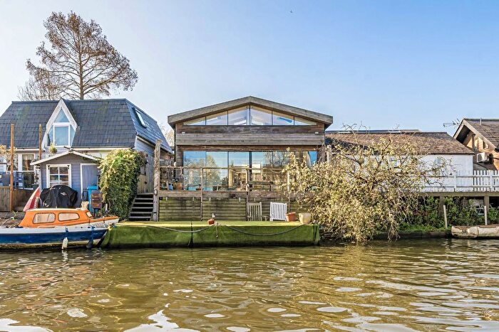 2 Bedroom Property To Rent In Thames Street, Hampton, TW12