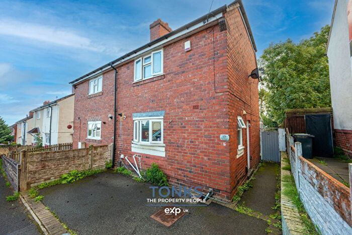 2 Bedroom Semi-Detached House For Sale In Park Road, Tividale, Oldbury, B69
