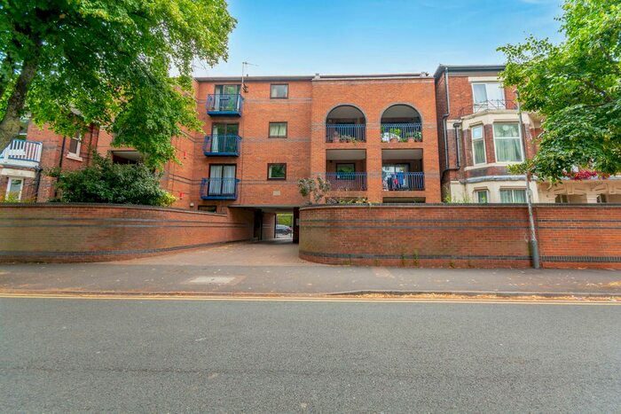 2 Bedroom Flat To Rent In Fox Road, West Bridgford, NG2