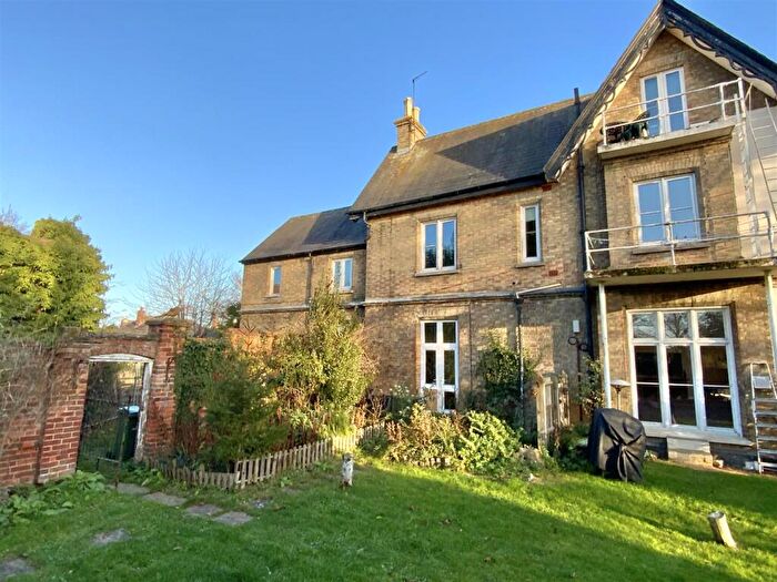 3 Bedroom Apartment For Sale In Ousebank Way, Stony Stratford, Milton Keynes, MK11