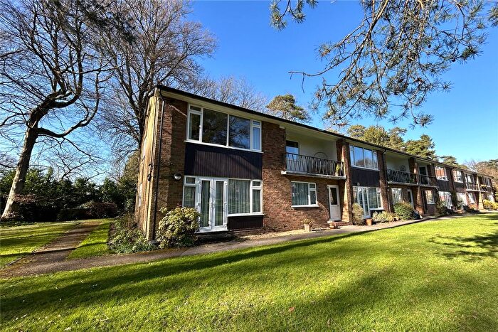 2 Bedroom Flat For Sale In Hindhead, Surrey, GU26