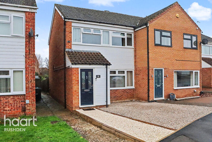 3 Bedroom End Of Terrace House For Sale In Boughton Drive, Rushden, NN10