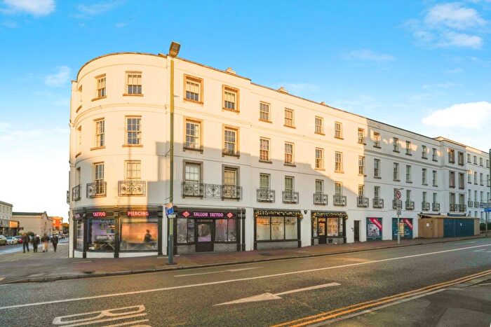 1 Bedroom Flat For Sale In Prince Regent Mews, Cheltenham, Gloucestershire, GL52